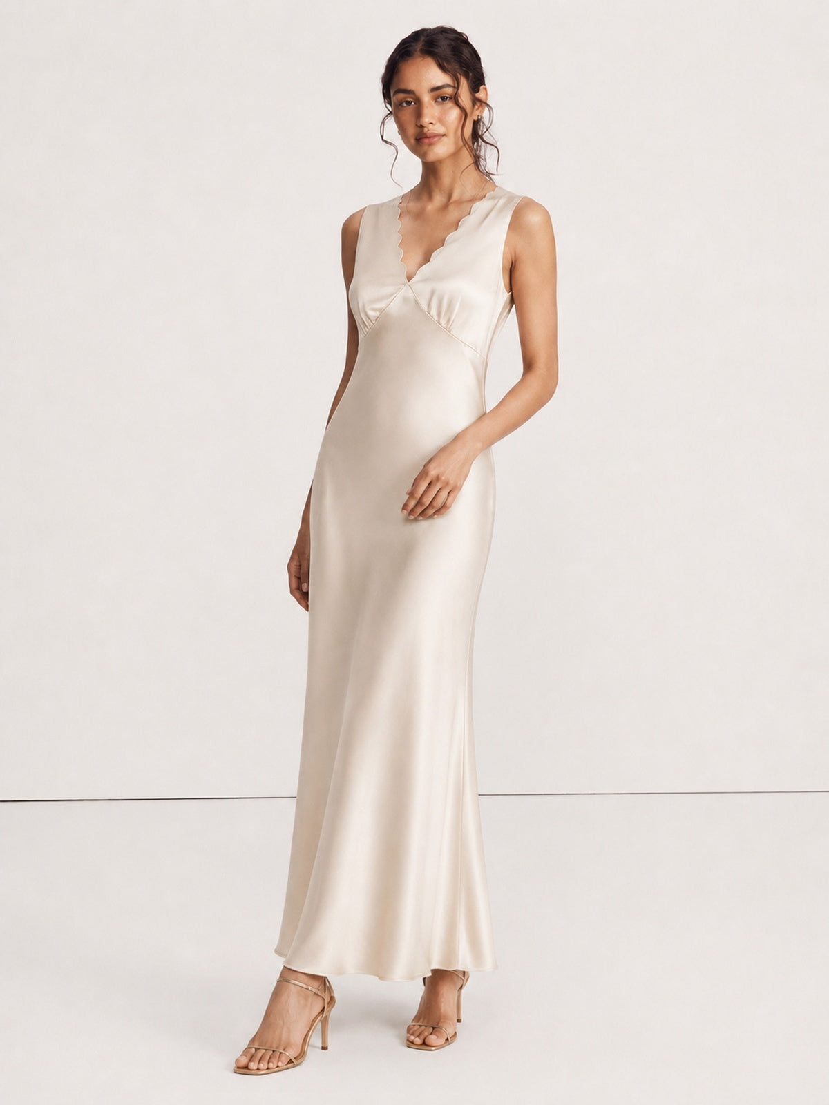 Vestido Maxi Satinado Cuello Festoneado