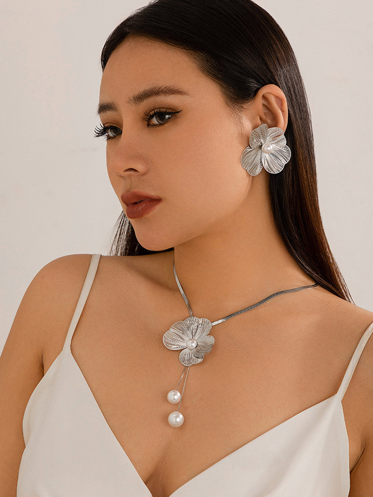 Collar Filigrana Floral y Perlas