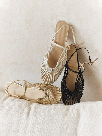 Sandalias Planas de Charol con Puntera Trenzada