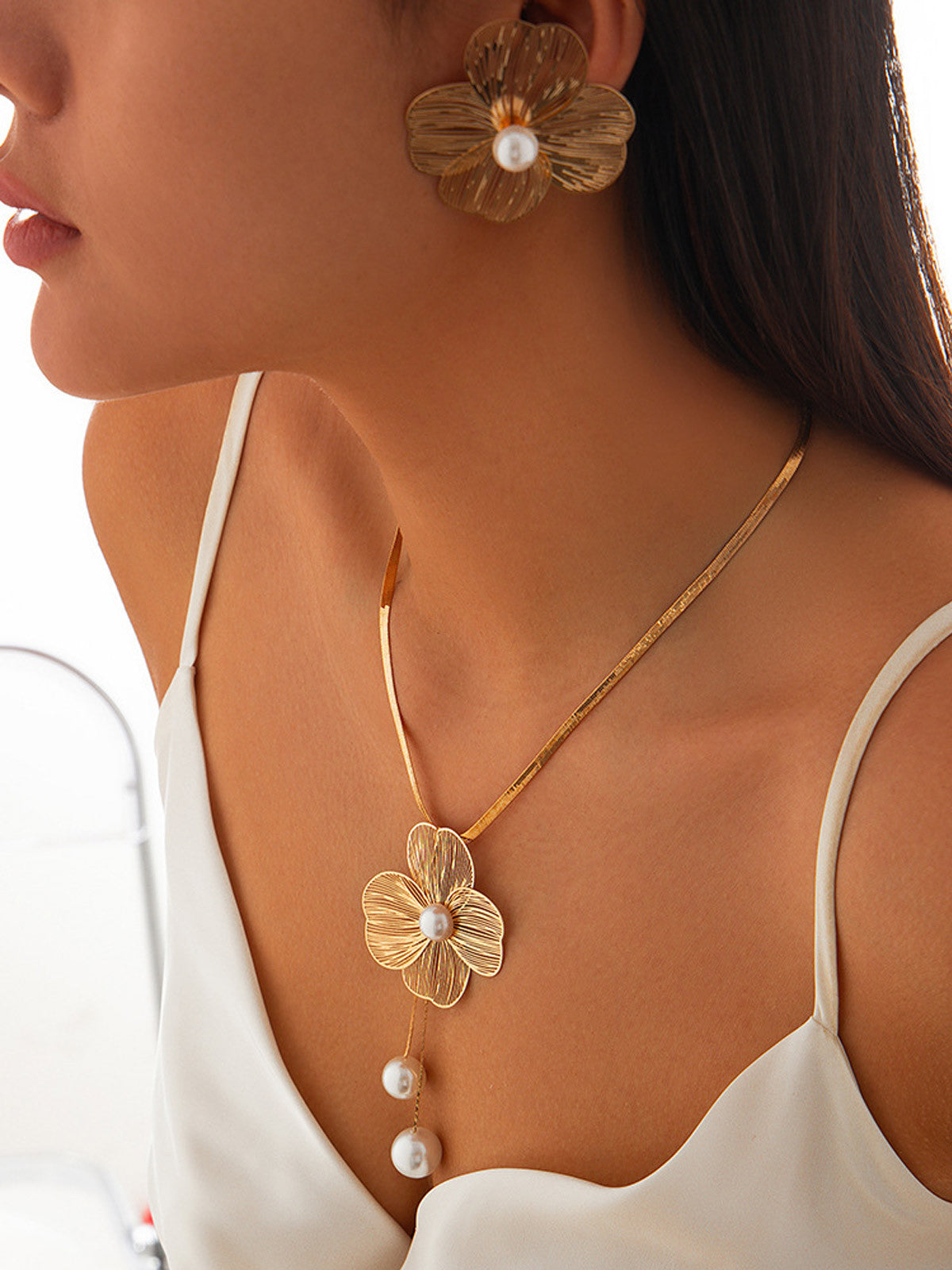 Collar Filigrana Floral y Perlas