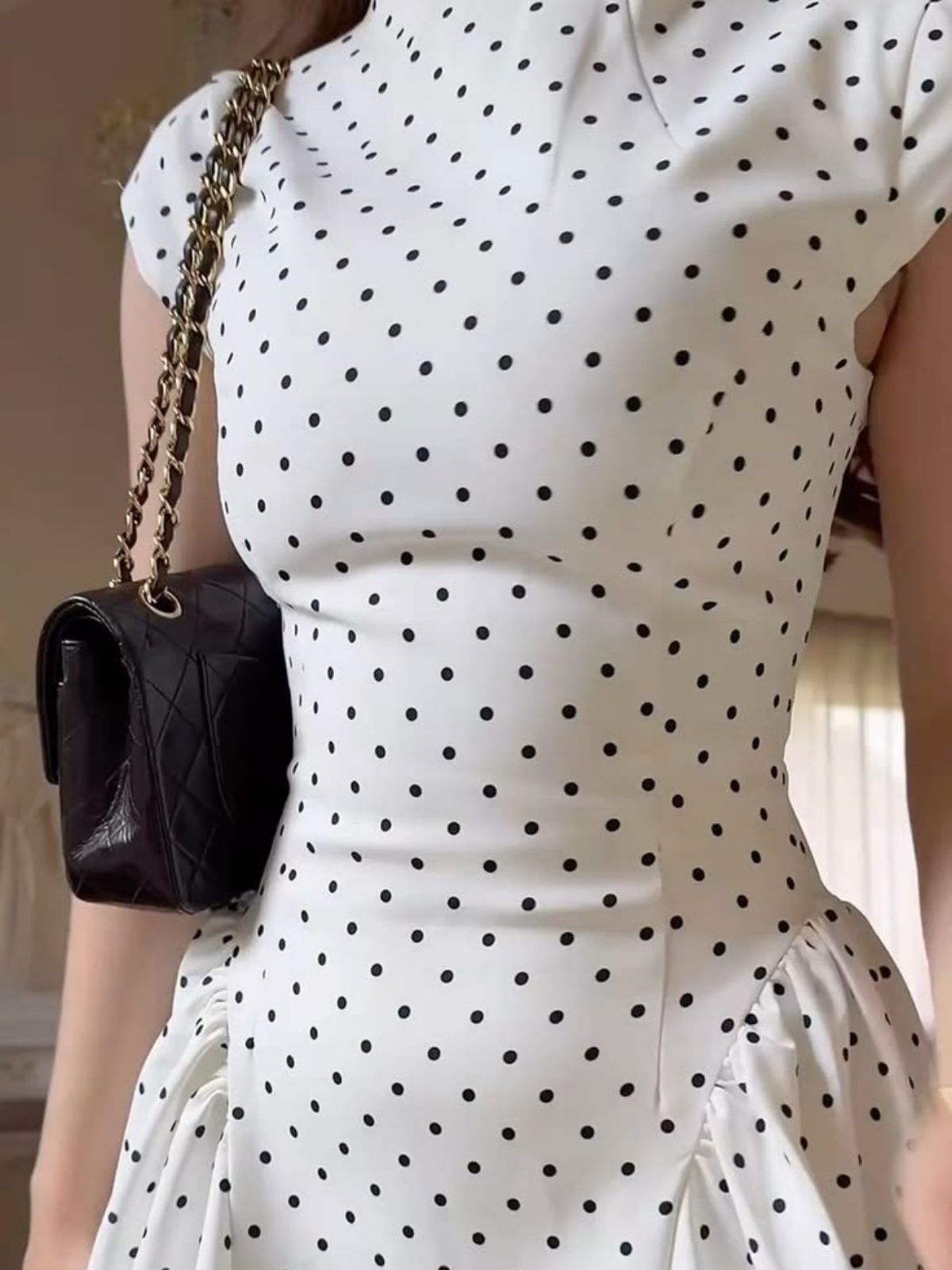 Vestido Midi de Lunares con Cinturón