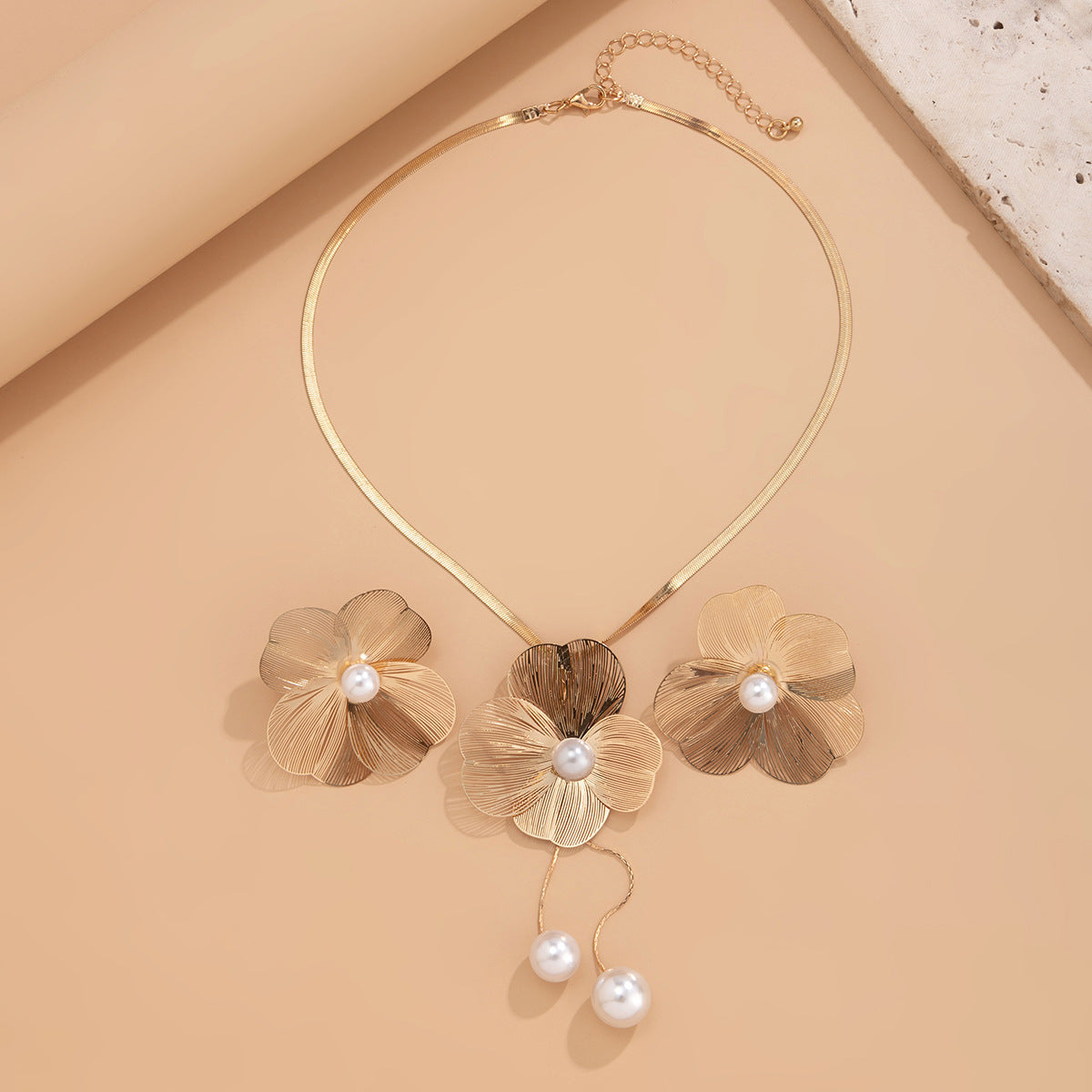 Collar Filigrana Floral y Perlas