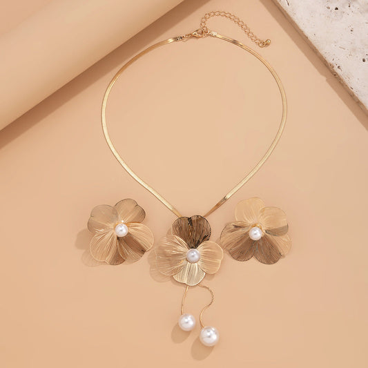 Collar Filigrana Floral y Perlas