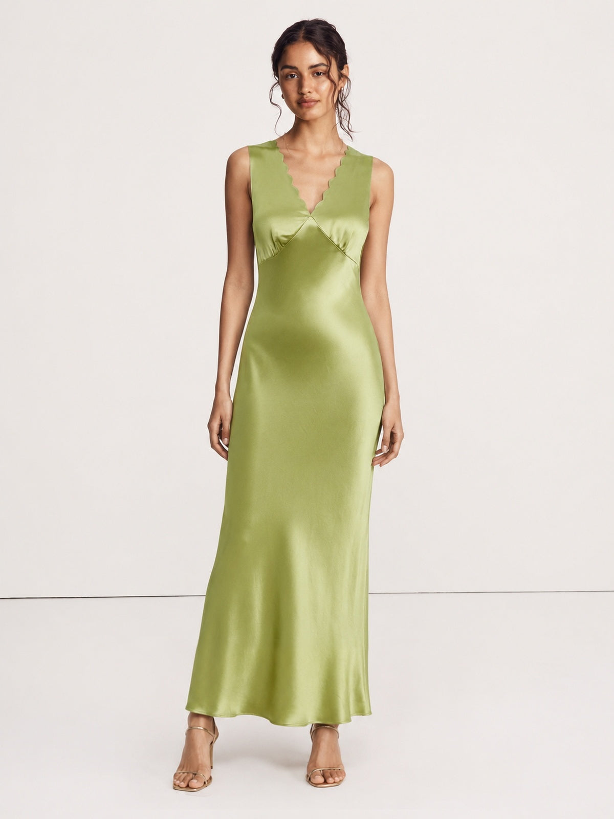 Vestido Maxi Satinado Cuello Festoneado
