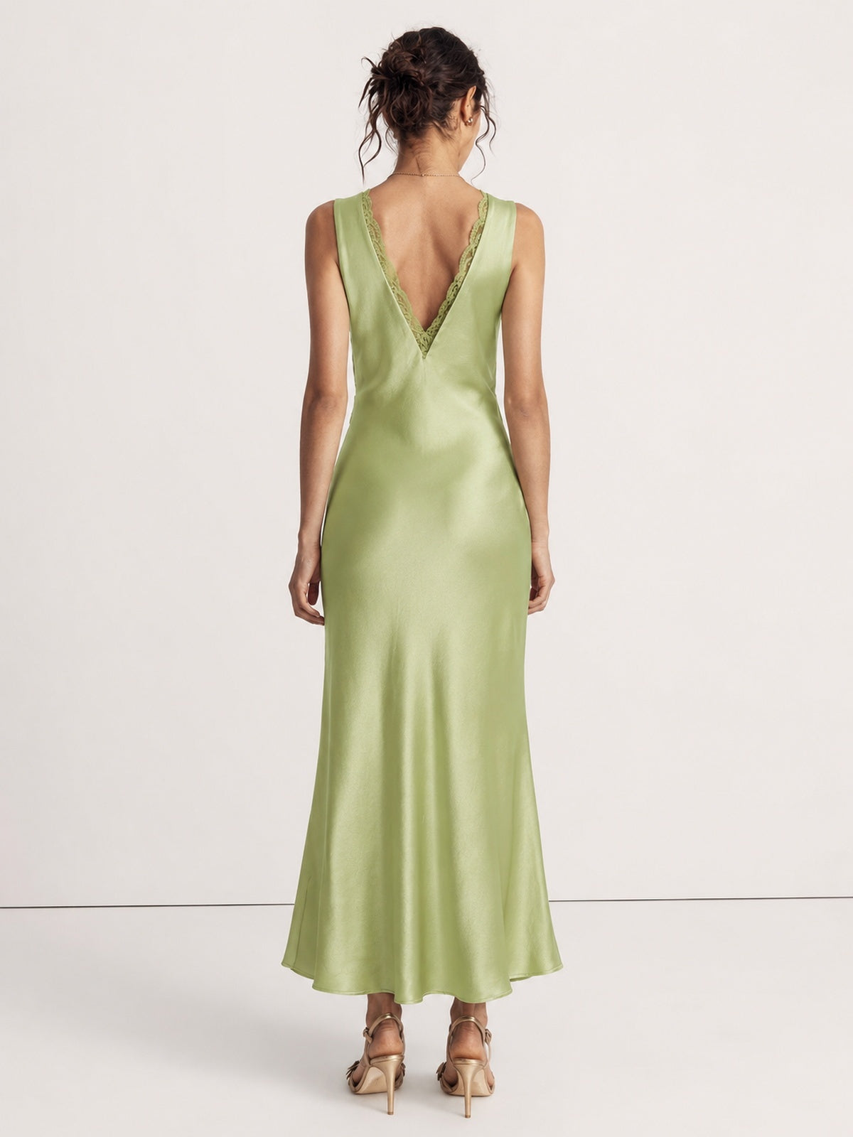 Vestido Maxi Satinado Cuello Festoneado