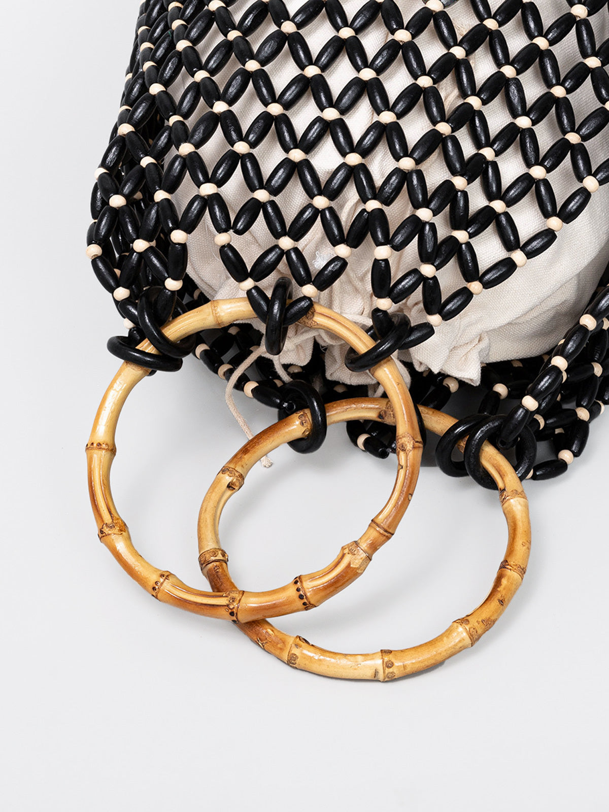 Bolso Bucket Cuentas y Bambú