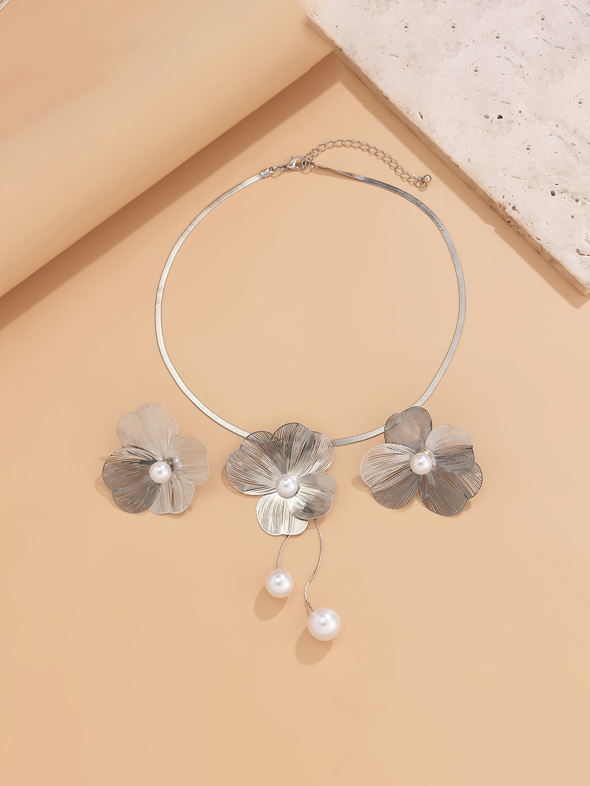 Collar Filigrana Floral y Perlas