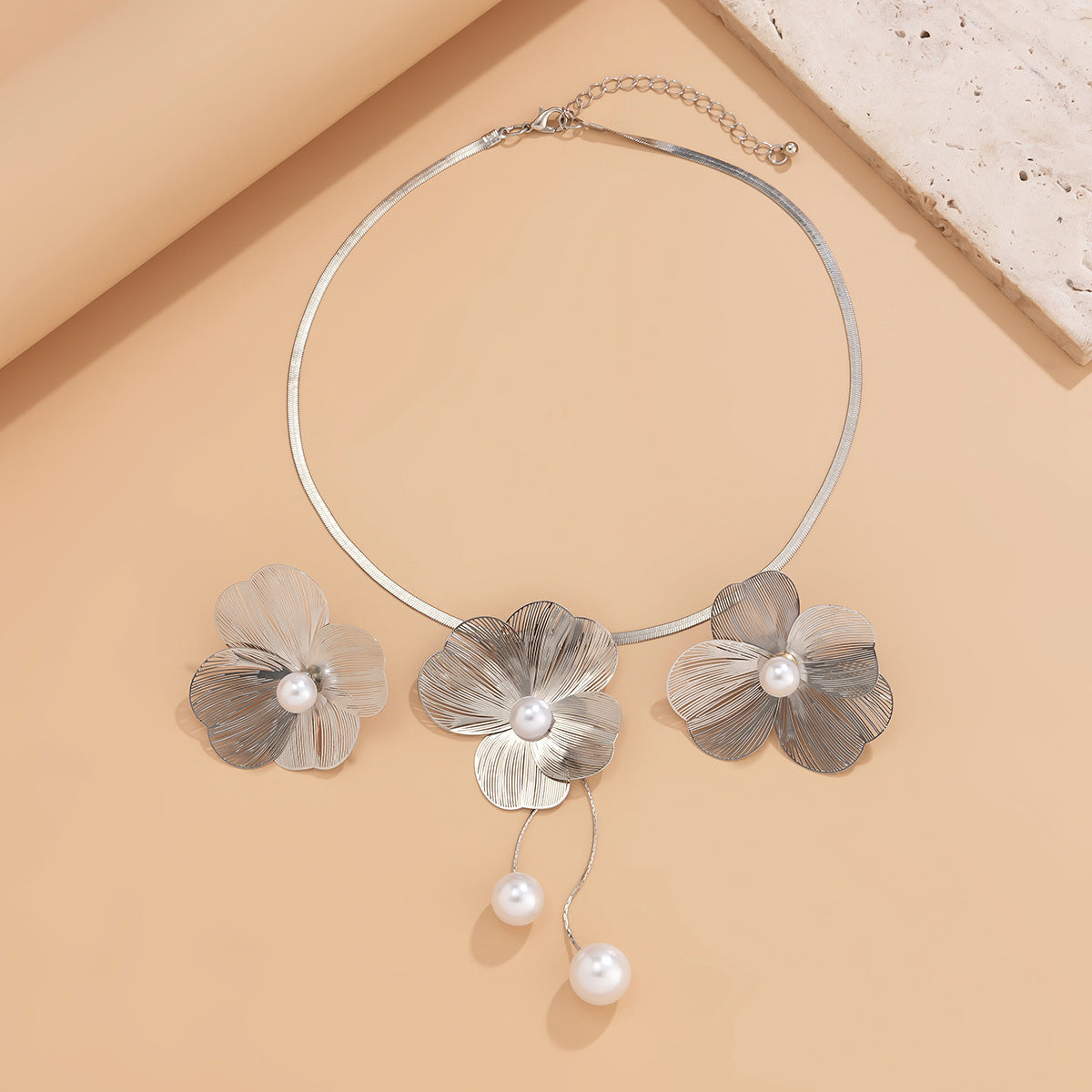 Collar Filigrana Floral y Perlas