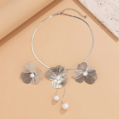 Collar Filigrana Floral y Perlas