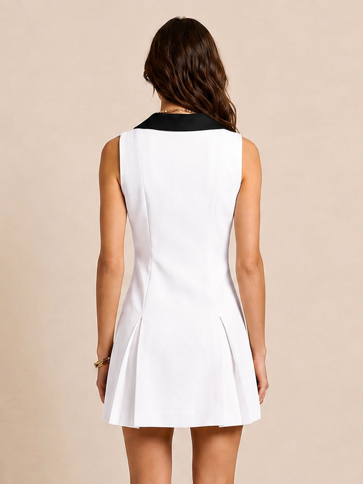 Vestido Mini con Cuello Estructurado