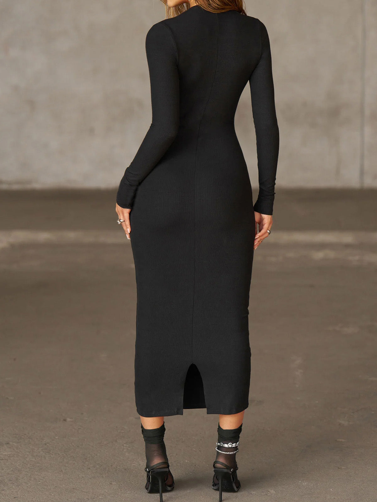 Vestido Midi Canalé con Detalle de Cadena