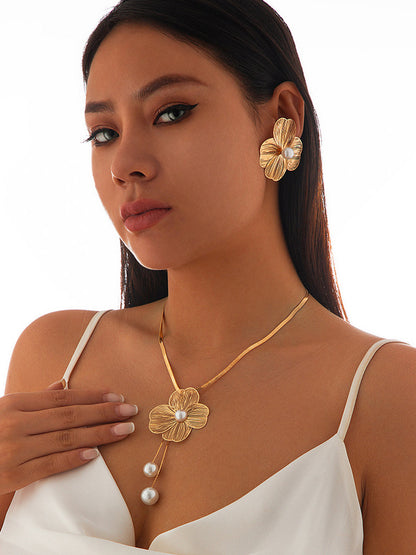 Collar Filigrana Floral y Perlas