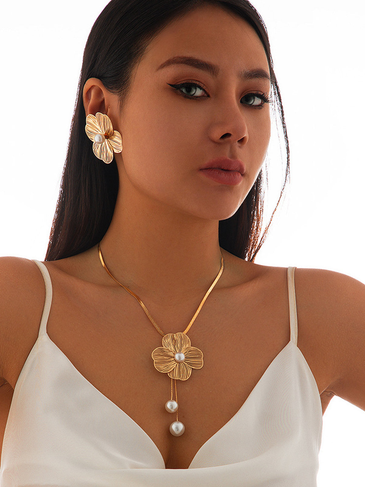 Collar Filigrana Floral y Perlas
